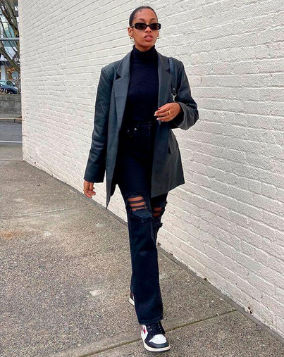 mulher usando blazer, um ótima peça para o inverno