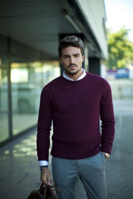homem elegante com roupa impecável e bolsa