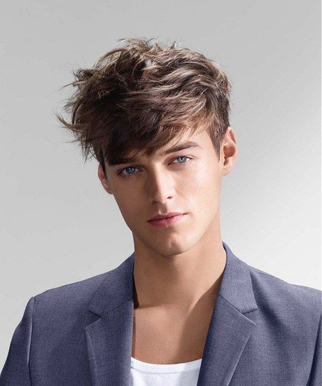 homem com cabelo em linha reta