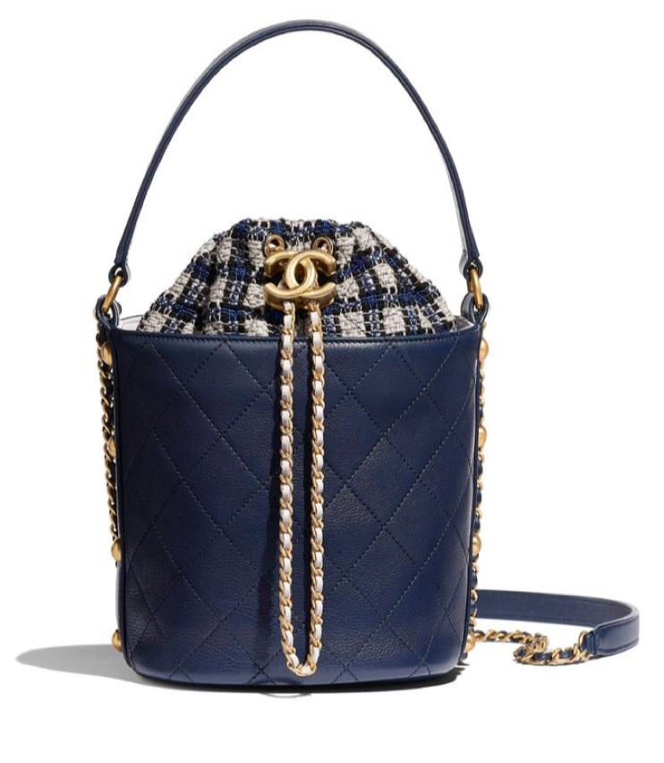 imagem de bolsa tipo balde quadriculada