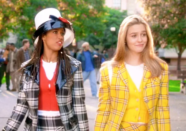 mulheres usando tipo de xadrez tartan