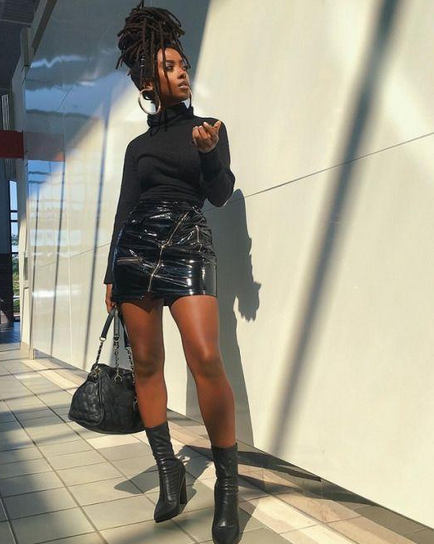 couro, saia e bota, peças que deixam o look sempre na tendência no inverno