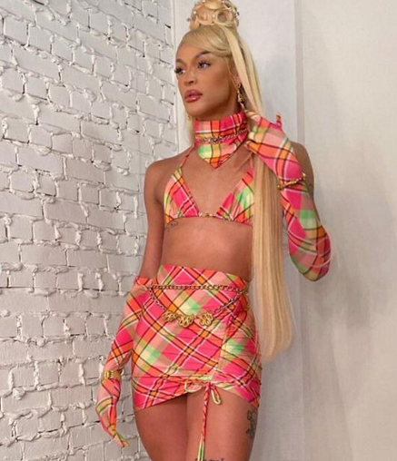 pablo vitar usando luva