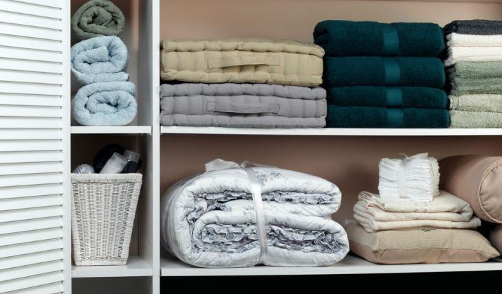 guarda-roupas todo organizado