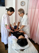 Patient zur Kontrolle beim TCM Arzt