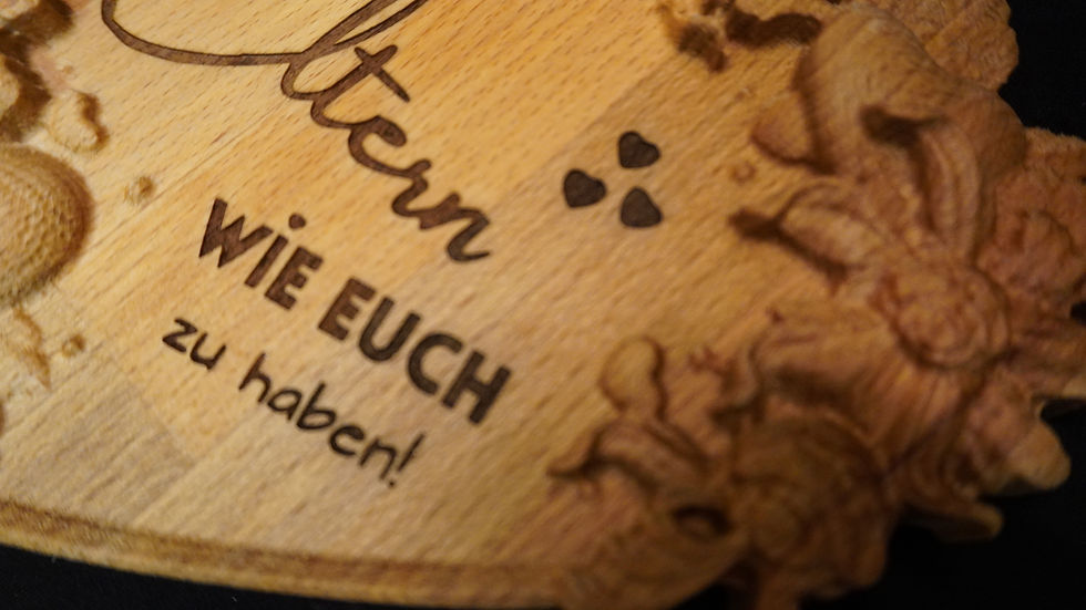 Miniaturbild: Herz aus Buchenholz mit verziertem Rand – Personalisierbar