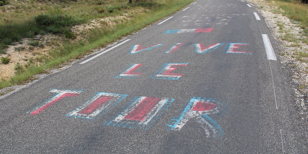 Découvrez le Tour de France et son histoire avec sa traduction.