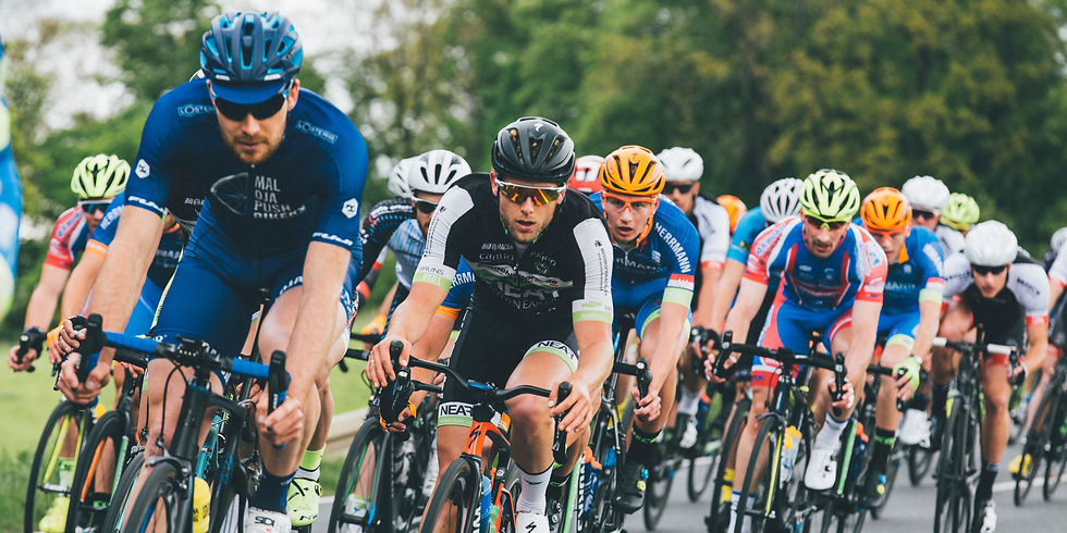 Découvrez le Tour de France et son histoire avec sa traduction.