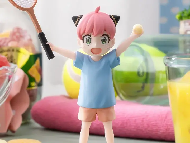 Thumbnail: Anya Forger figure holding a tennis racket with a happy expression and a ball
