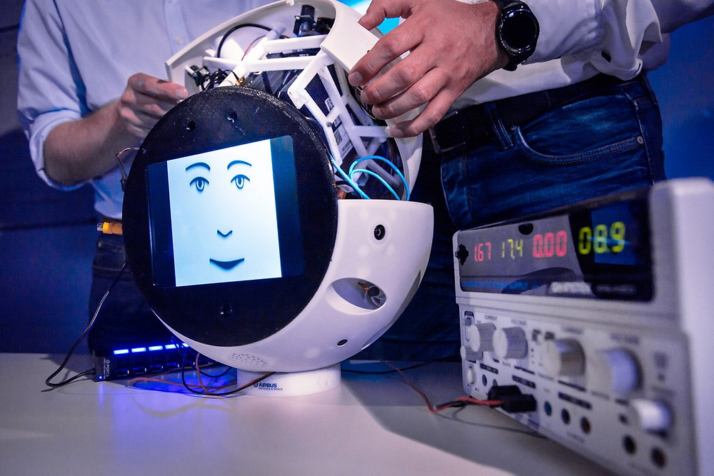 Airbus is developing the CIMON astronaut assistance system for the DLR Space Administration