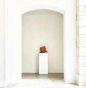 I made this series of ceramic sculptures with the fingermarks technique.
Primitive artists left their handprints on the walls in ancient caves, inspiring me.
This represents my unrestrained exploration and playful experimentation with clay, where creativity is free from constraints or regulations. It is an innocent and unsophisticated approach to art where I immerse myself in the process and allow the material to guide me without any external influence or interruption. It is an act of embracing my innermost self and discovering my abilities.