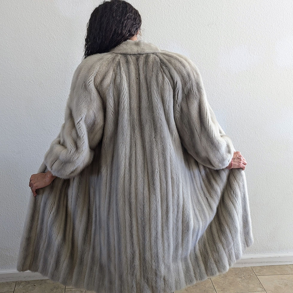 Miniatura: Back view of vintage cerulean sapphire mink fur stroller coat with original silk lining