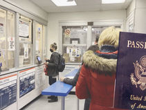 귀화 시민권자도 불안..여권 신청 러시