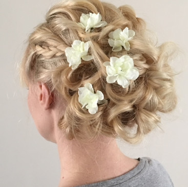 Hair Flowers for Your Wedding Day | Bridal Floral Hairstyles | Amanda White