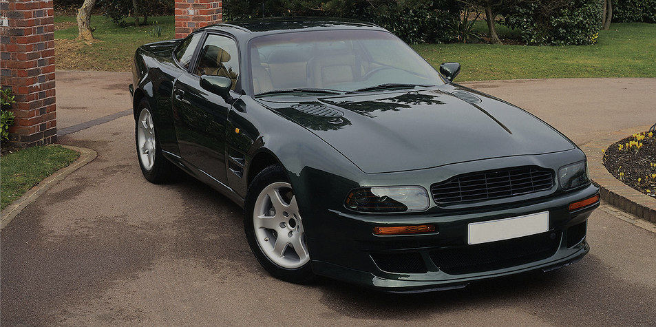 Brillante Coche Negro