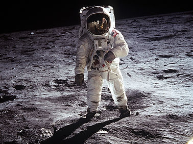 astronaut-60582_1280_edited.jpg