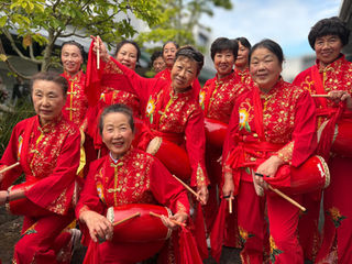 Women in traditional chinese clothing performing