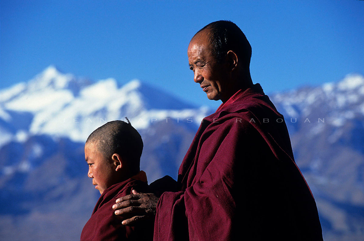 Lama et novice. Ladakh, Himalaya.