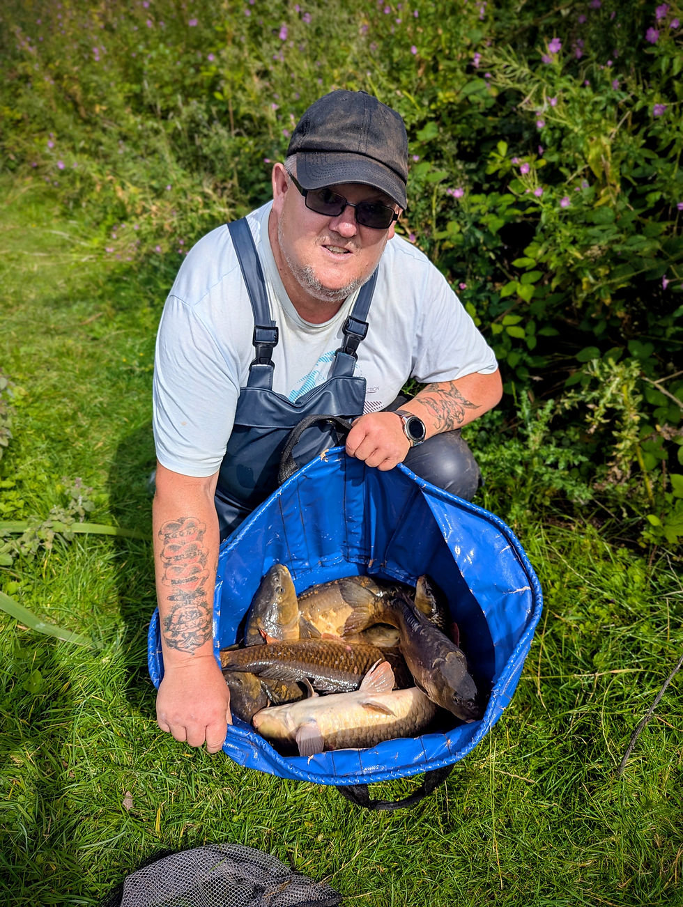 Roger Pierce with part of his winning 94-02-00 catch on Woodsie pool
