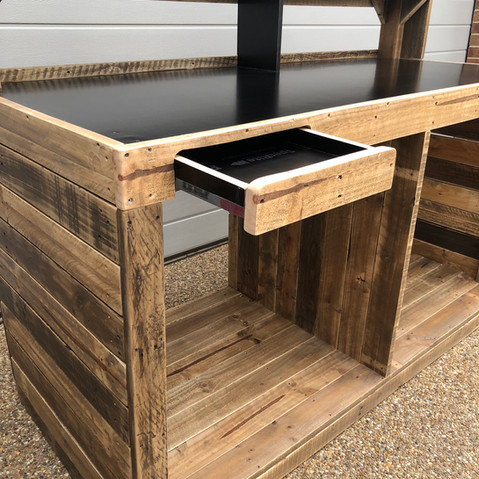 Upcycle Pallet Workbench