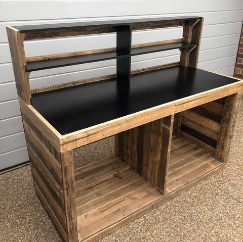 Upcycle Pallet Workbench