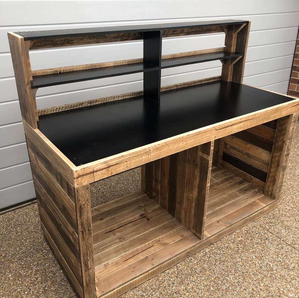 Upcycle Pallet Workbench