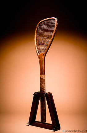 Demi-Paume Racquet from 1767 from Monsieur de Garsault - 3D Full Body Right Position