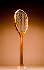Profile view of an 1893 Jefferies Fantail lawn tennis racquet, oriented to the left