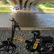 photo_5769327409084697584_y (1).jpg