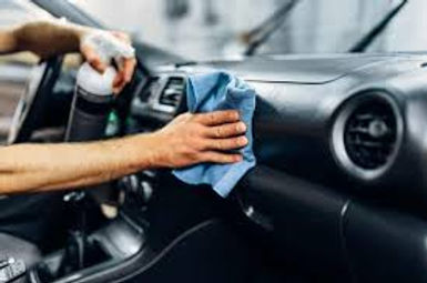 Aspiration complète - Nettoyage plastiques et tableau de bord - Vitres intérieures