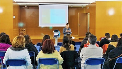 Sesión de formación en liderazgo y gestión de equipos