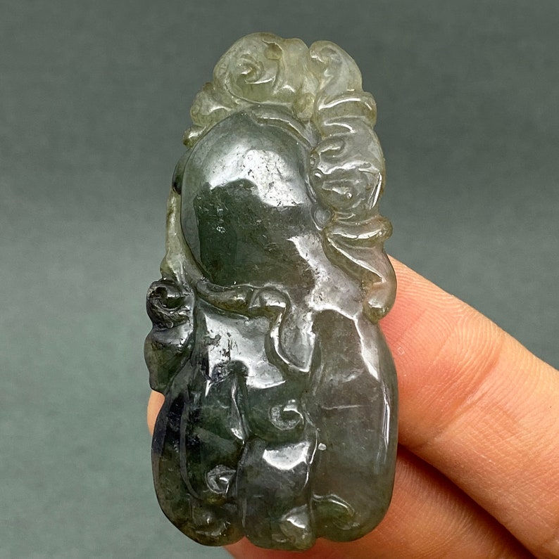 Vintage Hand carved Jadeite pendant of a Buddha's hand, symbol of longevity