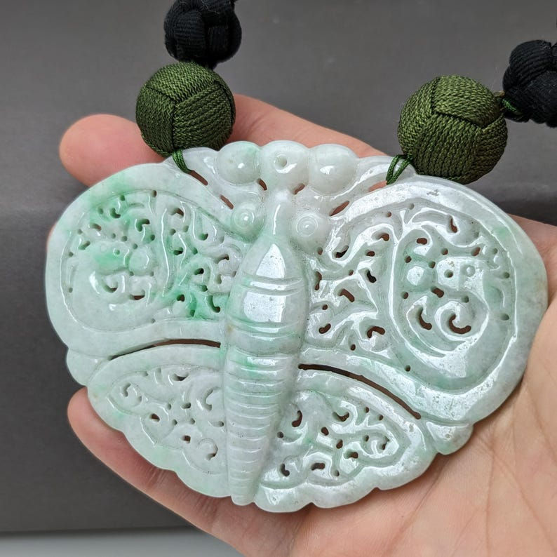 Jadeite necklace: hand carved and polished natural apple green jade