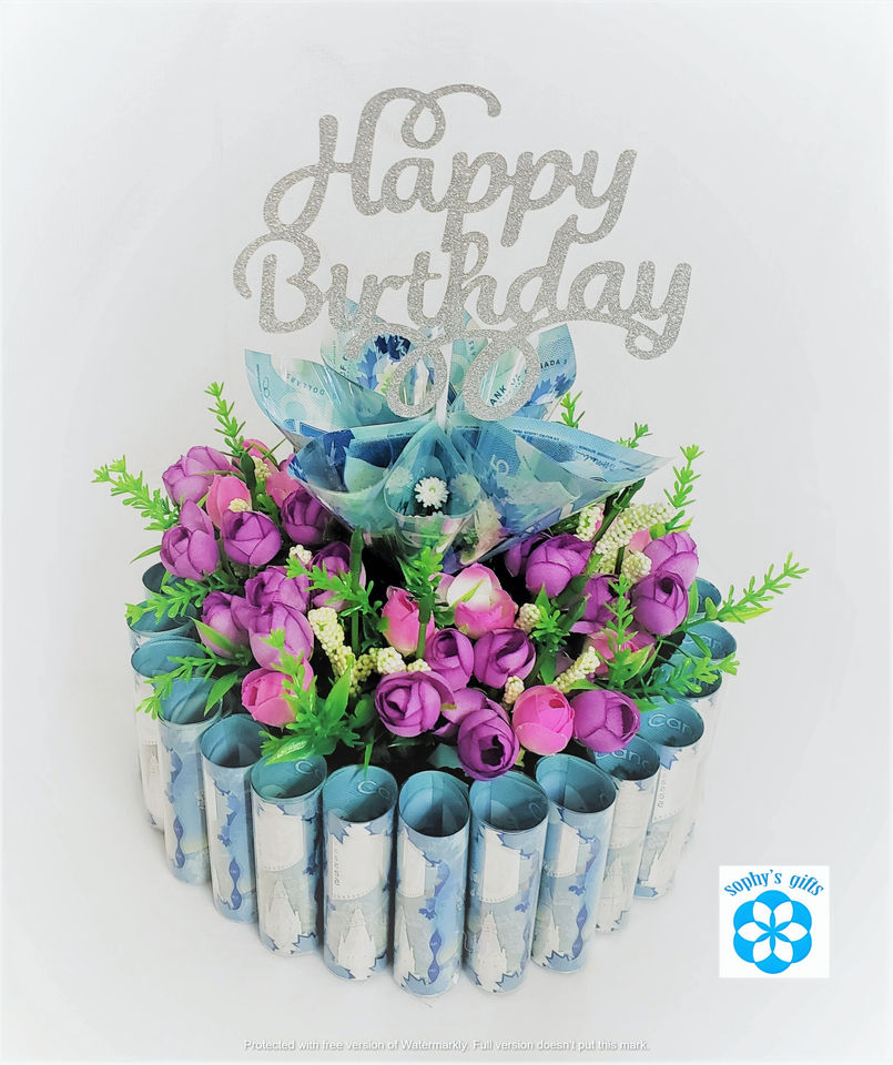 Bouquet d'argent anniversaire avec billets bleus, fleurs decoratives roses et message Happy Birthday, idee cadeau originale.