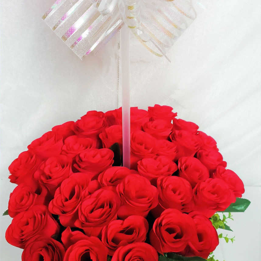 Arrangement floral de roses rouges avec ballon coeur geant rouge pour Saint-Valentin ou anniversaire