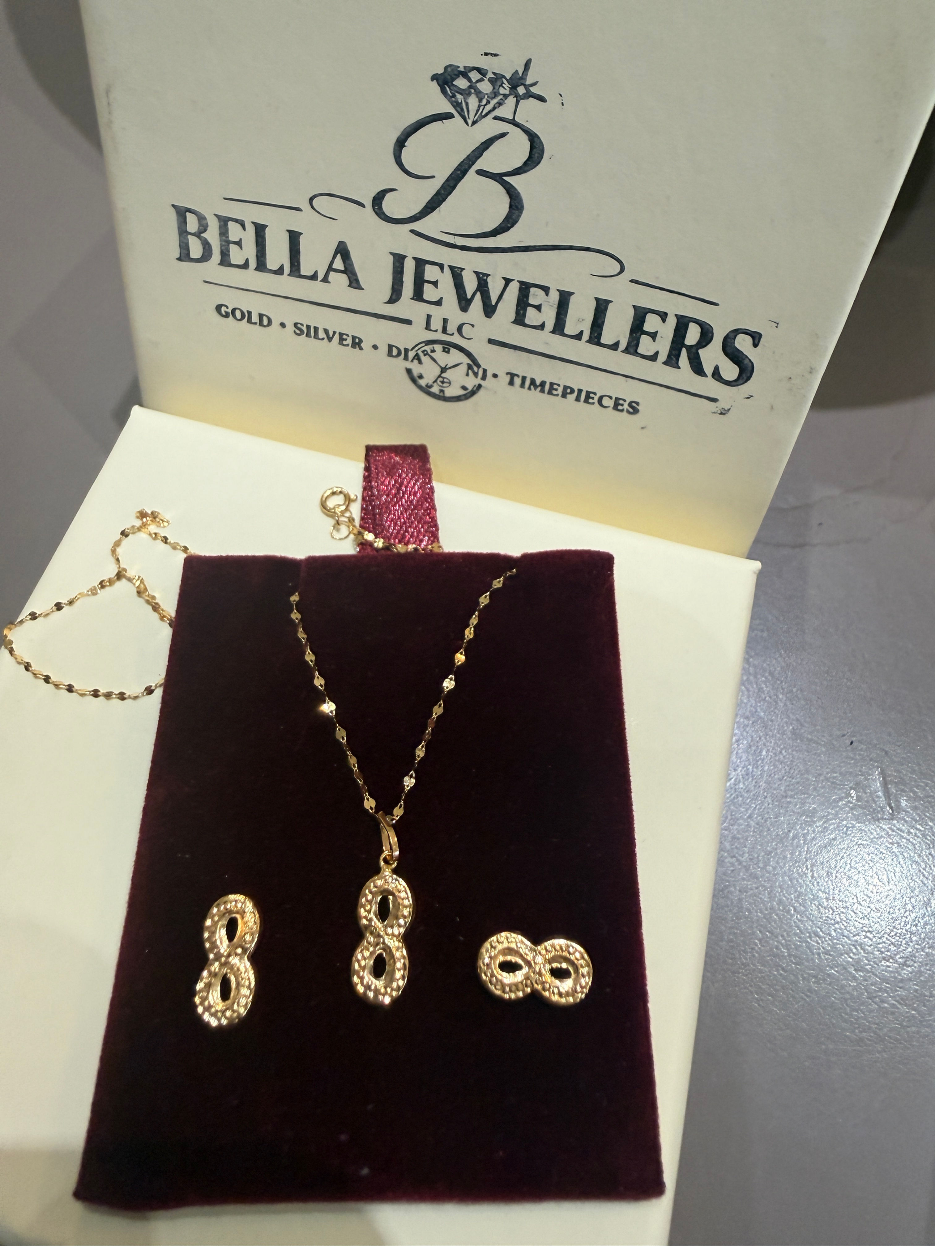 18karats/750 hallmark