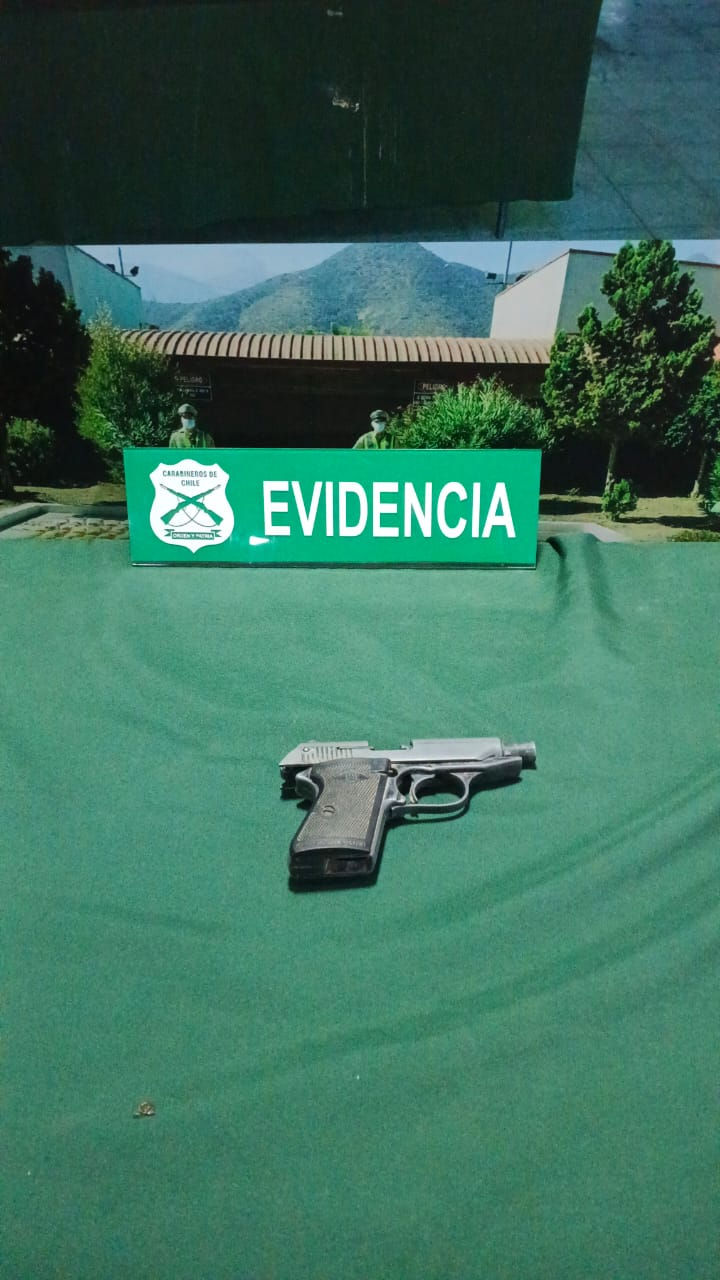 HIJUELAS: CARABINEROS SORPRENDIÓ A CICLISTA PORTANDO UN ARMA DE FUEGO Y ELEMENTOS CONOCIDOS PARA LA COMISIÓN DE DELITOS