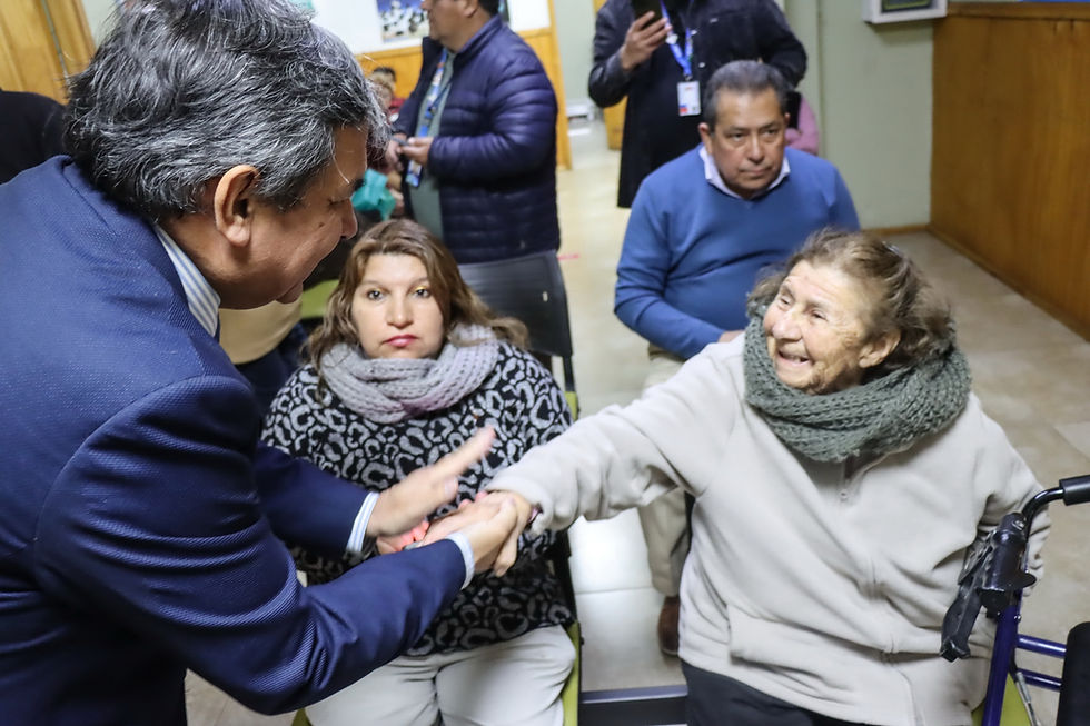 Autoridades intensifican llamado a adultos mayores a vacunarse contra la influenza antes del aumento de las enfermedades respiratorias