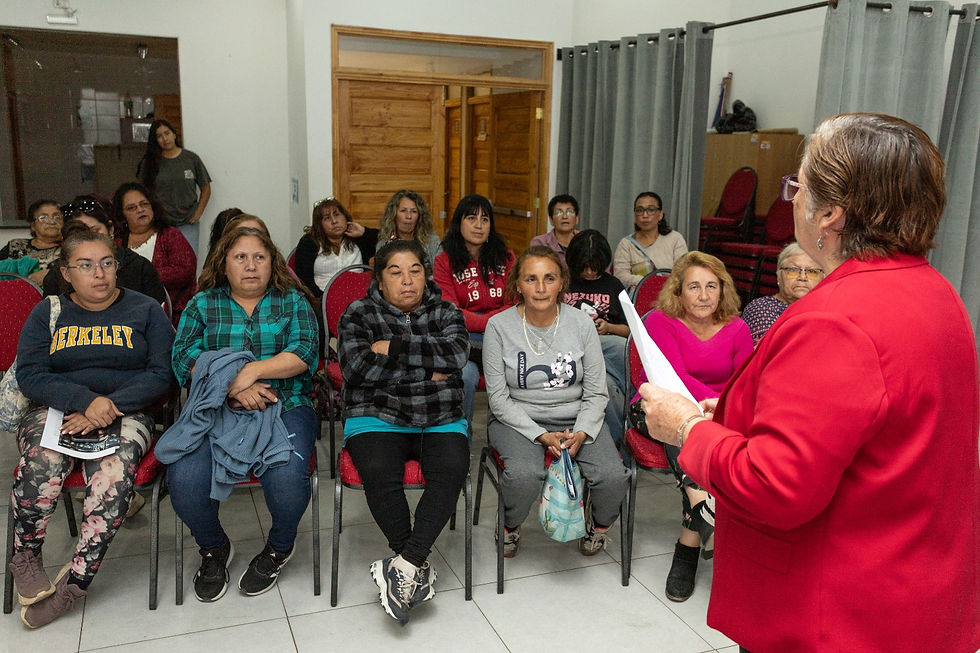 VECINAS DE SAN PEDRO PARTICIPAN EN TALLERES DE COSTURA PARA FORTALECER OFICIOS Y FOMENTAR EL EMPRENDIMIENTO
