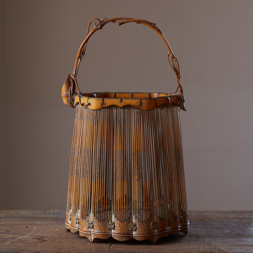 Flower basket of carved bamboo by Tani Suikosai