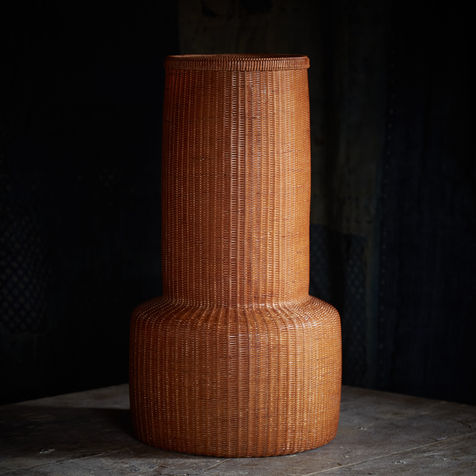 A beautiful, modernist mat-plaited gozome-ami mallet-shaped flower basket by Tanabe Ichikusai