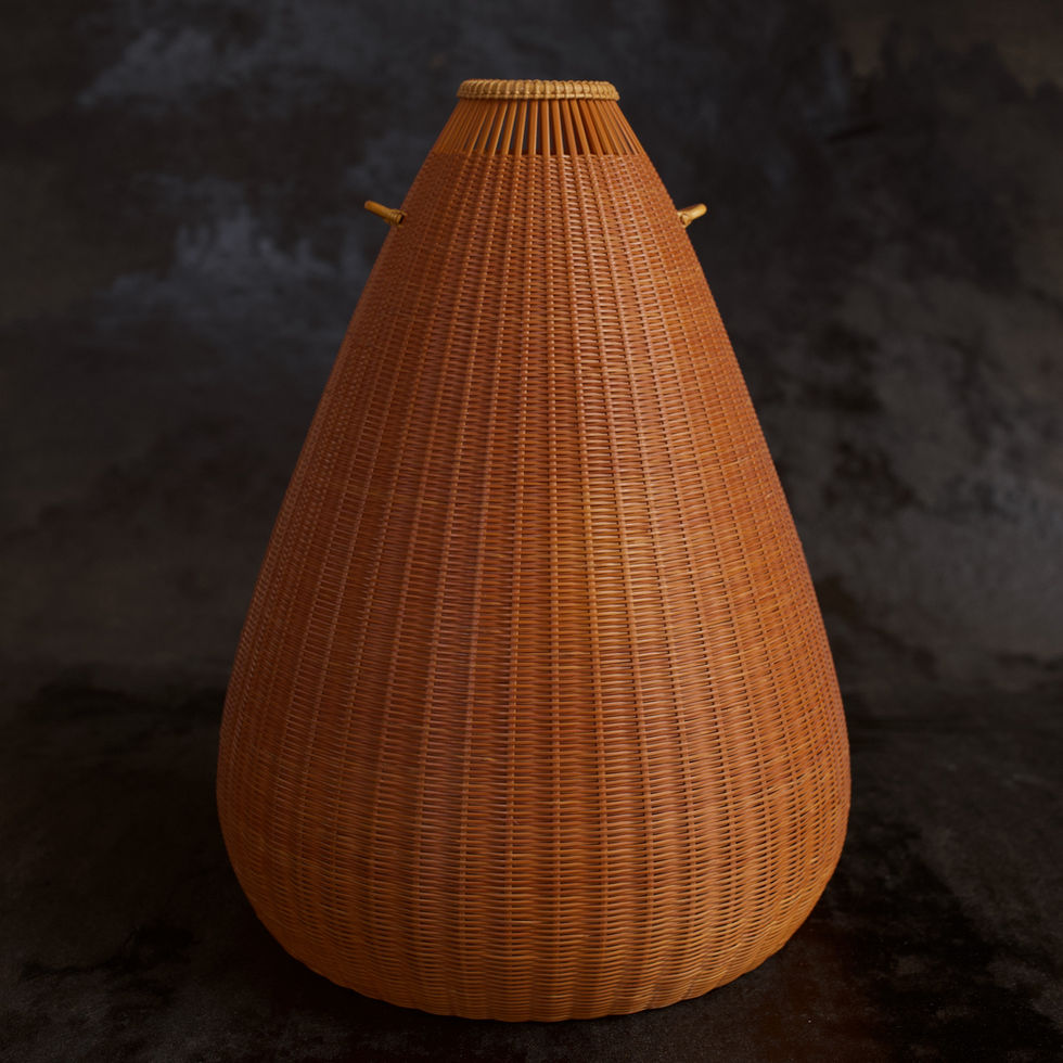 Photo of a very fine bamboo basket by 植松竹邑 Uematsu Chikuyu, made in the form of Mt. Fuji