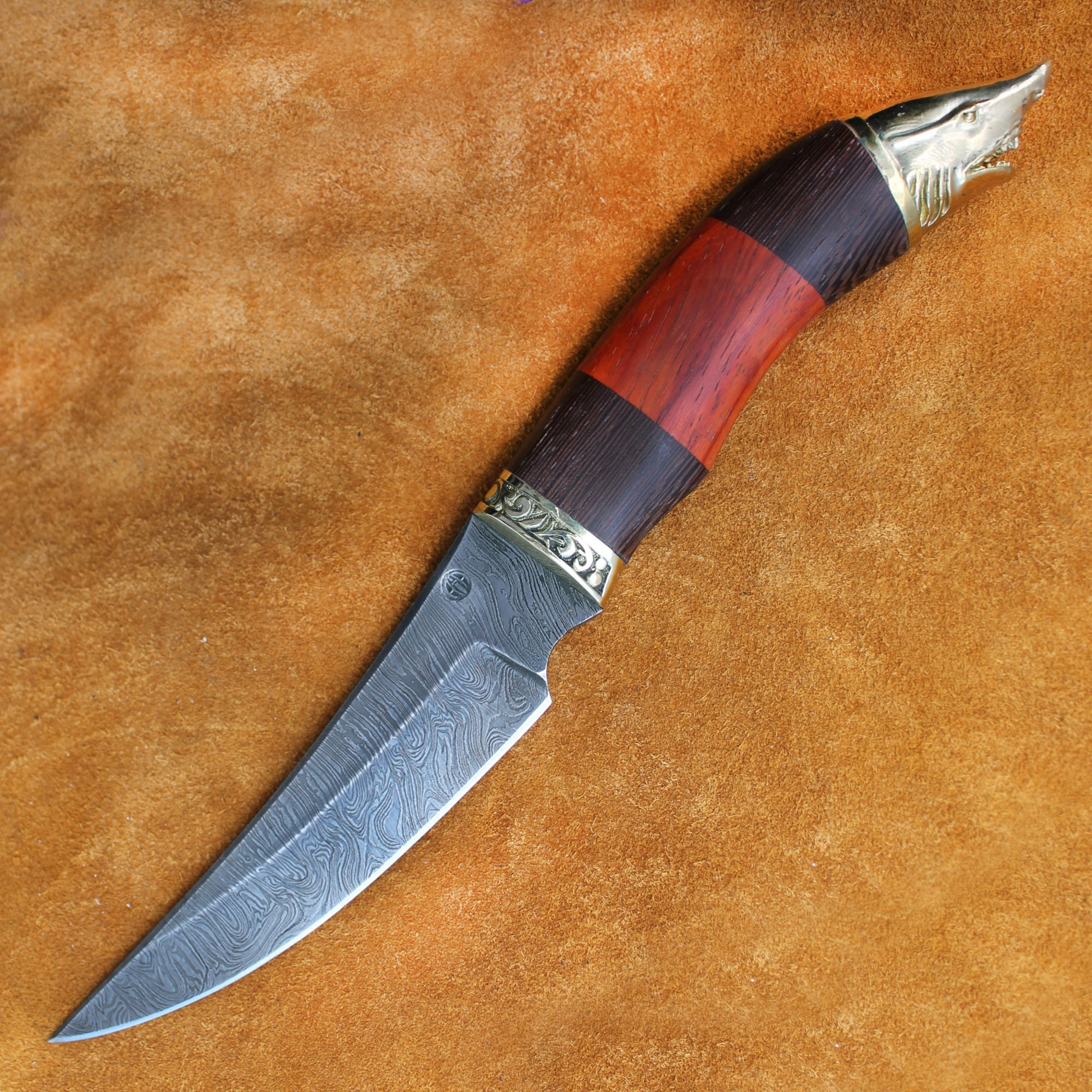 Дамасский нож "Акула-2" с литьем из латуни