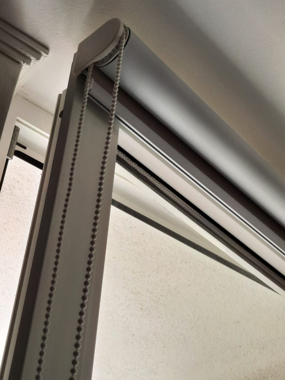 detalle puerta abatiente