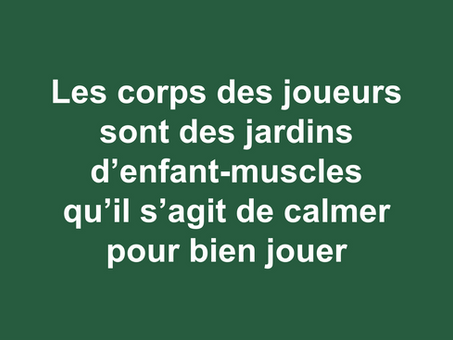 Les corps des footballeurs sont des jardins d’enfant-muscles