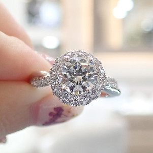 halo-diamond-ring-white-gold-proposal.jp