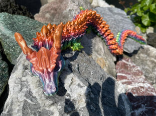 Drache in  Regenbogenfarben ca. 74cm lang.