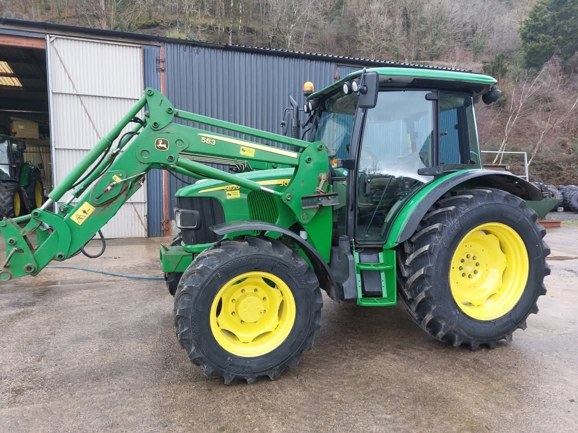 JOHN DEERE 5820