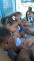 VISITAS NAS ESCOLAS - As crianças recebendo o evangelho de Marcos