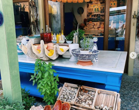 Manos Fish Restaurant D-Maris Bay